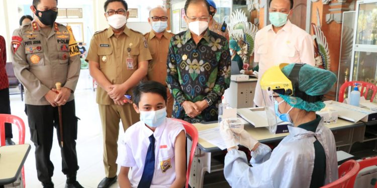 Pencanangan Vaksinasi Covid-19 untuk Anak-anak Usia 12-17 Tahun Dimulai Secara Serentak di Bali