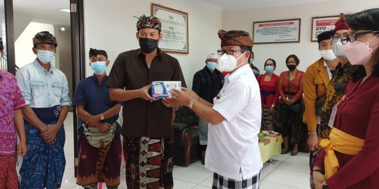 Pemprov Bagikan 175.000 pcs Masker Bagi Pedagang dan Pengelola Pasar