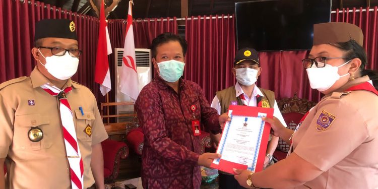 Serahkan Bantuan ke Bangli, Ketua Kwarda Bali Inginkan Ada Prestasi Nasional Muncul di Bangli