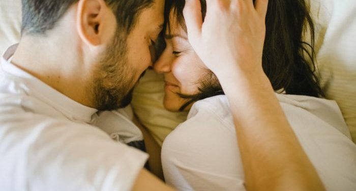 Berhubungan Seksual Terlalu Sering Bisa Picu Hilang Ingatan, Benarkah?