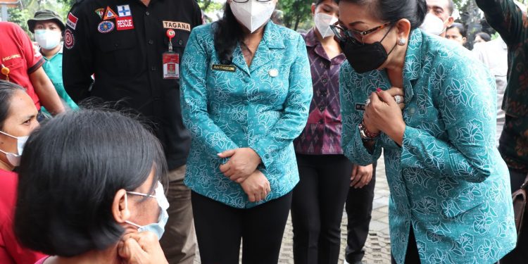 Akselerasi Vaksinasi Penyandang Disabilitas, Ny Putri Koster Langsung Turun ke Tabanan