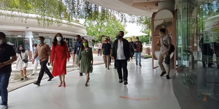 Wagub Cok Ace Tinjau Persiapan Protokol Kesehatan Mall Di Bali