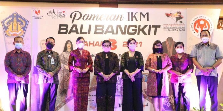 Hadiri Pembukaan Pameran Bali Bangkit III, Ny. Putri Koster Minta IKM-UMKM Jaga Kualitas Supaya Mampu Bersaing