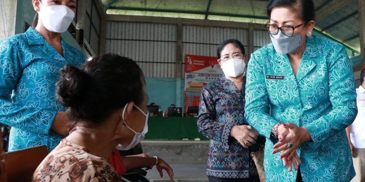 Percepat Vaksinasi, Ny Putri Koster Bawa Tim Vaksinator Datangi Rumah Kaum Difabel