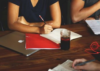 Rekan Kerja Begitu Menyebalkan, Berikut Cara Hadapi Dengan Elegan