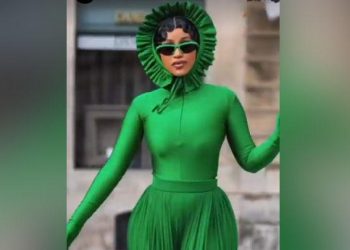 Cardi B Pakai Busana Serba Hijau, Warganet Sebut Mirip Kermit