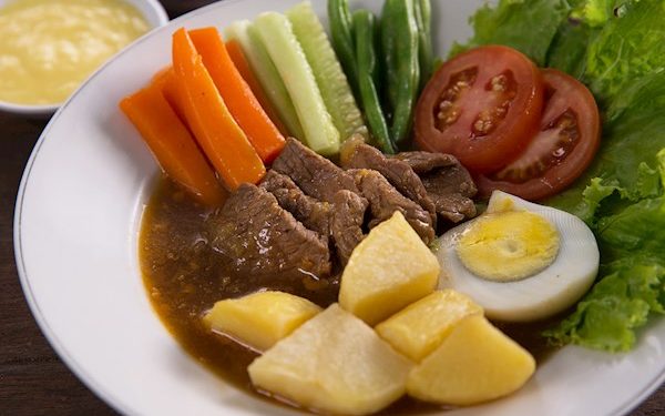 Selat Solo , Bistik Ala Lokal Rebusan Kentang & Bumbu Kaldu Kental