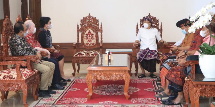 Gubernur Koster Berbagi Ilmu Pengembangan Pariwisata ke Bupati Sitaro