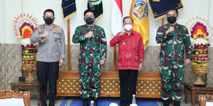 Kasus Baru Covid-19 Bali Terus Melandai,  Gubernur Koster Terima Penghargaan PPKM Mikro Terbaik Dari Mabes TNI