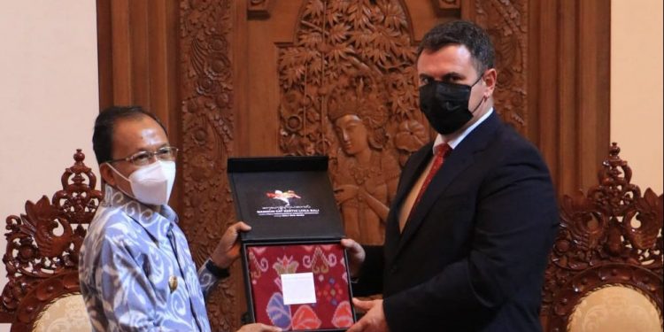 Bertemu Gubernur Koster, Dubes Rumania Sambut Baik Pembukaan Wisman ke Bali