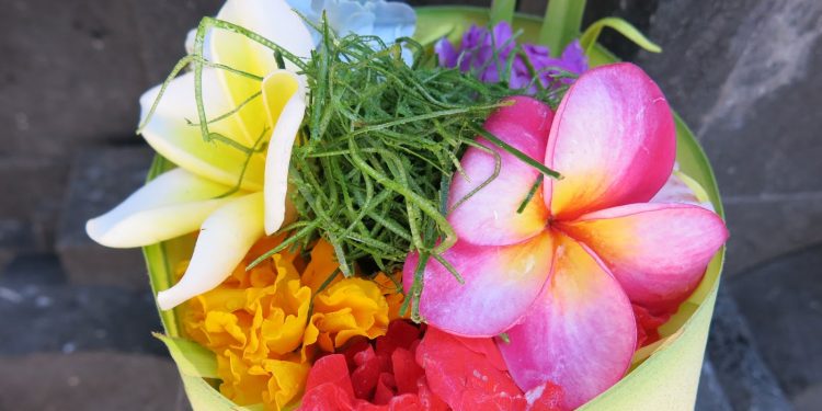 Canang Sari, bentuk rasa terimakasih  ke pada Sang Hyang Widhi Wasa