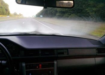 Waspada Berakibat Fatal, Berikut Cara bersihkan Embun Pada Kaca Mobil