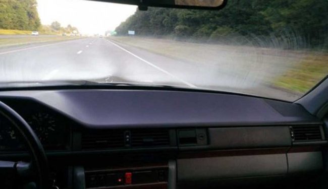 Waspada Berakibat Fatal, Berikut Cara bersihkan Embun Pada Kaca Mobil