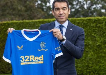 Ditinggal Gerrard, Rangers Tunjuk Van Bronckhorst Sebagai Pelatih