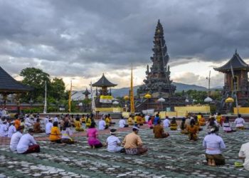 Hari Raya Kuningan, Upacara Yang Dilaksanakan Sebelum Jam 12 Siang