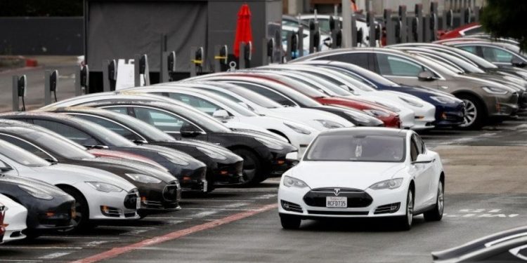 Bukan Tandingan, Kualitas Mobil Tesla Diklaim Tak Sebagus BMW