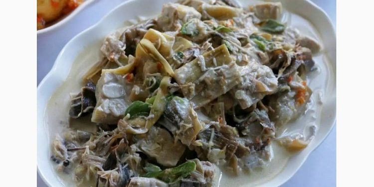 Membuat Jantung Pisang Kuah Santan, Gurih dan Lezat Bikin Ketagihan