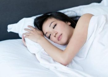 Perlu Di Atasi, Berikut 5 Penyebab Mengigau Saat Tidur