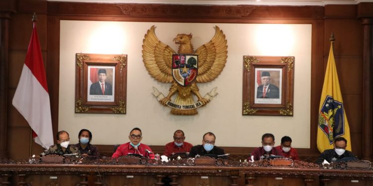 Raperda APBD Semesta Berencana Provinsi Bali Tahun Anggaran 2022 Ditetapkan  Jadi Perda
