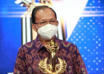 Gubernur Koster Raih People of The Year 2021,Best Governor For Healthcare & Action Against Pandemic