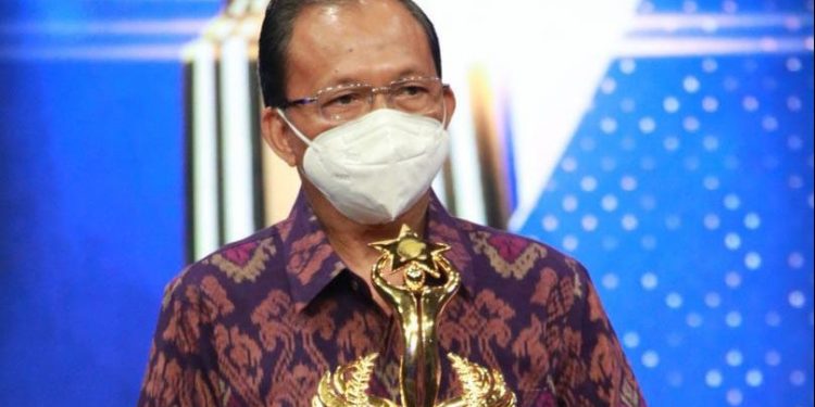 Gubernur Koster Raih People of The Year 2021,Best Governor For Healthcare & Action Against Pandemic