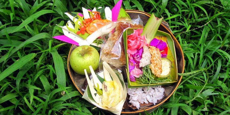 Sugihan Jawa & Sugihan Bali, Upacara Yang Dilaksanakan Sebelum Galungan