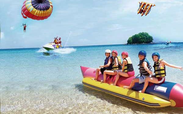 Menantang Adrenalin, Berikut 5 Tempat Wisata Parasailing Bali