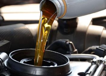 Kenali 4 Penyebab Oli Mobil Tiba-tiba Berkurang Drastis