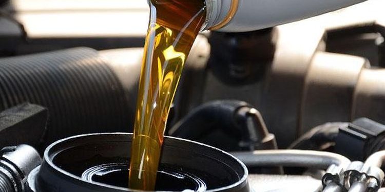 Kenali 4 Penyebab Oli Mobil Tiba-tiba Berkurang Drastis