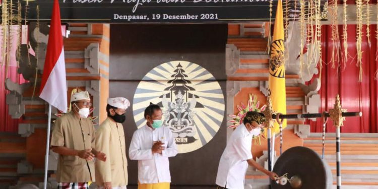 Buka Pasamuan MGPSSR, Gubernur Bali Minta Paiketan Pasemetonan Perluas Kontribusi