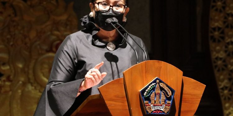 Tutup Pameran Bali Bangkit V, Ny Putri Koster Ingatkan IKM Tingkatkan Kualitas Agar Bisa Bersaing