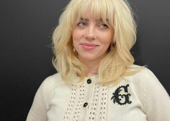 Billie Eilish Sebut Film Porno Merusak Otak