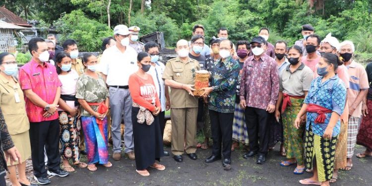 Petani Garam Tradisional Lokal Bali Apresiasi Gubernur Koster Telah Beri Perhatian