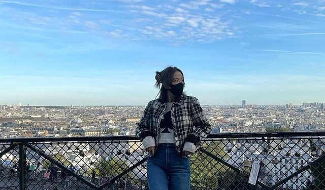 Inspirasi 5 Tampilan Kece ala Jisoo BLACKPINK