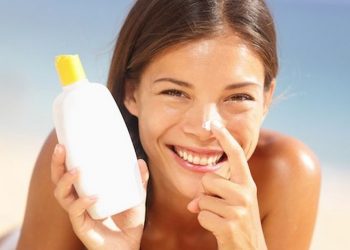 Pemilihan Sunscreen Yang Tepat Bagi Tipe Kulit Berminyak Dan Berjerawat