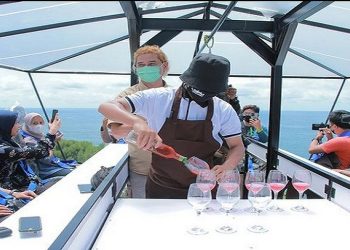 Roy Suryo: ‘Ngopi in The Sky’ Bahaya, Itu Crane buat Barang Bukan Manusia