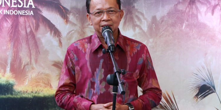 Gubernur Koster Toast Arak Sandikala Cocktail Bersama President Director PT. Indo Pacific Sheraton (Marriott) dan Walikota/Bupati Se-Bali