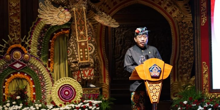 Wagub Cok Ace Harap Paiketan Krama Istri dan Pasikian Pacalang Bali Perkuat Tugas dan Fungsi Desa Adat