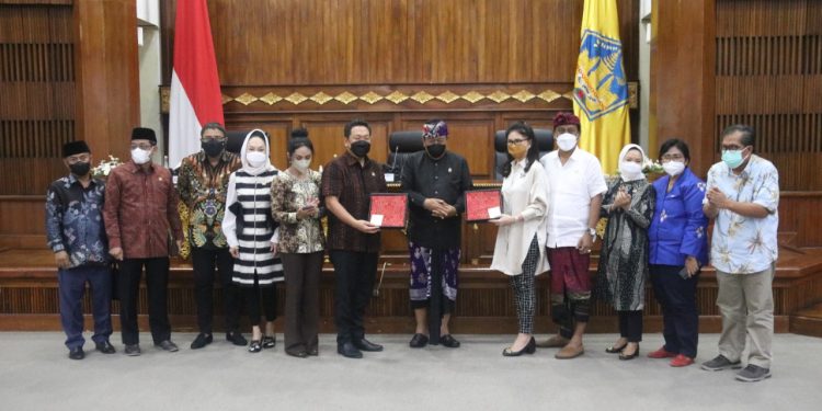 Terima Kunker DPR RI, Wagub Cok Ace Sampaikan Keluh Kesah Pelaku Pariwisata