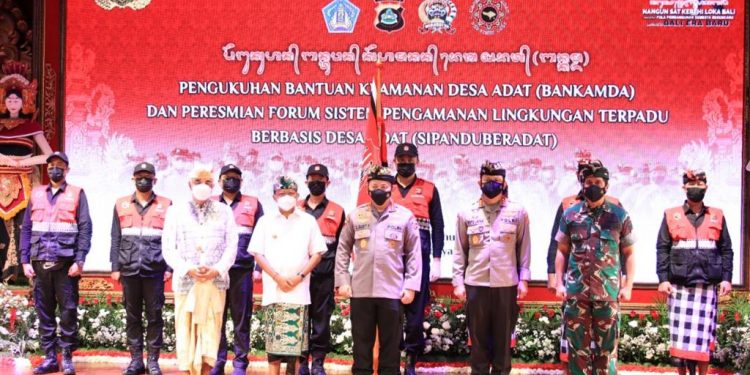 Kapolri Kukuhkan BANKAMDA dan Resmikan Forum SIPANDUBERADAT Didampingi Gubernur Koster