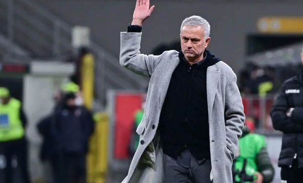 AS Roma Dilumat Milan, Mourinho Semprot Wasit dan VAR