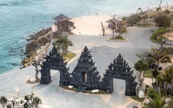 Beginilah Daya Tarik Pantai Melasti Yang Terletak Di Bali Selatan