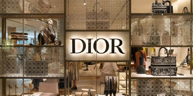 Brand Christian Dior Dituding Mainkan Trik, Minta Konsumen Bayar Ekstra Saat Barang Pesanan Sudah Dilunasi