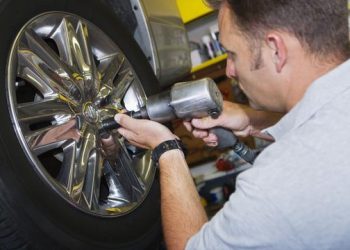 Cara Jaga Kondisi Suspensi dan Ban Mobil Kesayangan