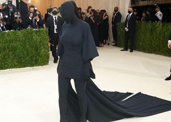 Curhat Kim Kardashian Sempat Menentang Harus Pakai Topeng saat Met Gala
