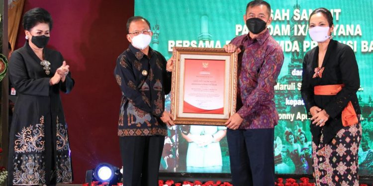 Gubernur Koster bersama Ny Putri Koster Hadiri Pisah Sambut Pangdam IX/Udayana, Mayjen TNI Maruli Simanjuntak dengan Mayjen TNI Sonny Aprianto