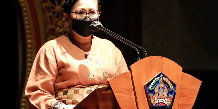 Ny. Putri Koster: Mari Kita Lestarikan Kain Tenun Endek Bali Tidak Hanya Dalam Kata Tapi Tindakan Nyata
