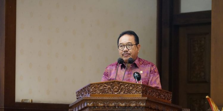 Di Hadapan Dewan DPRD Bali, Wagub Cok Ace Sampaikan Perubahan Materi Raperda Bali