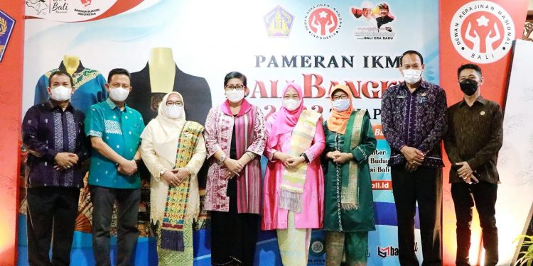 Ketua Dekranasda Bali,Ny.Putri Koster Terima Kunjungan Kerja Dari Dekranasda Kabupaten Kampar Riau