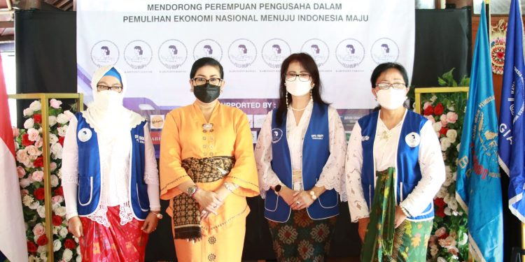 Hadiri Hut IWAPI Ke-47, Ketua Dekranasda Bali Ajak IWAPI Bantu Pemerintah Gerakkan perekonomian